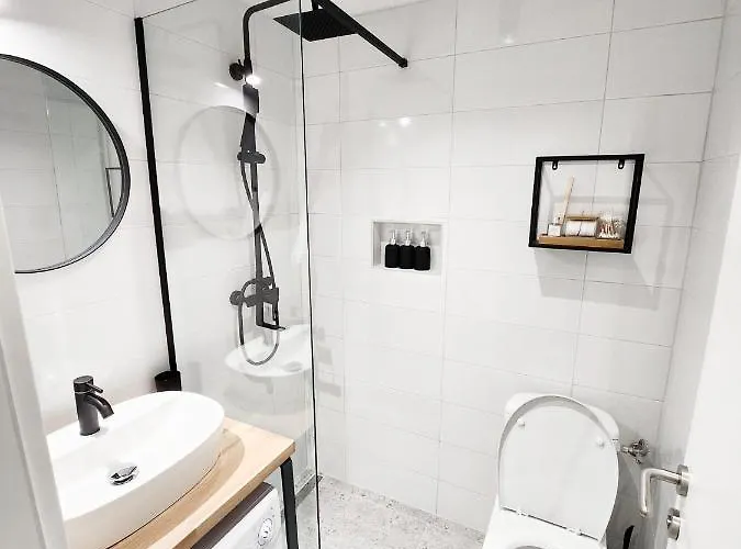 Apartment #22 Center Split